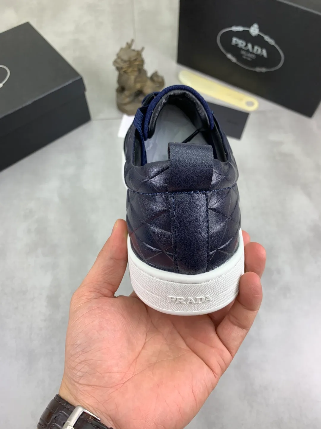 Men's Men's Shoes💰P420💰[New Style] The latest classic model of high-quality PRADA breathable and comfortable men's shoes has been launched on the official website, 1:1 replica, synchronized in Hong Kong, and on the same catwalk; all made of calfskin with breathable mesh fabric ➕Imported soft Soft and comfortable sheepskin lining, 🍡🍡original rubber outsole is non-slip and wear-resistant; comfortable to wear, attractive style, fine workmanship, and simple and neat shoe last, showing a man's courage and toughness, 👍Size: 39-44 2️⃣Color🉑️Choose